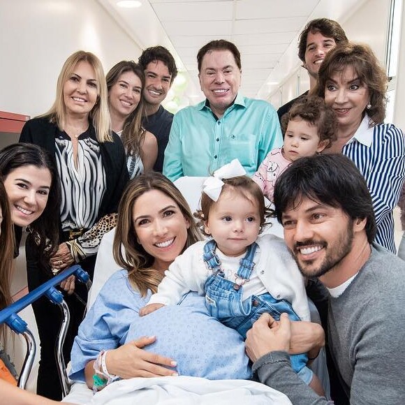 Filha de Patricia Abravanel, Jane 'ensinou' a mãe a fazer a maquiagem