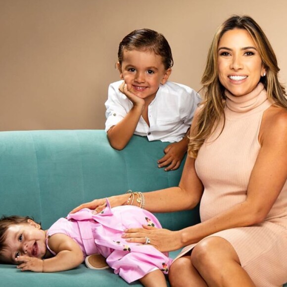Patricia Abravanel teve aula de make com a filha, Jane, de 2 anos