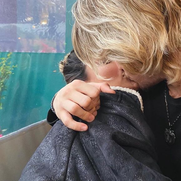 Ex-BBB Munik Nunes troca declarações de amor com sertanejo Caio César na web