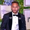 Neymar faz comentário inusitado em foto de blogueira: 'Pensei que tinha virado Power Ranges'