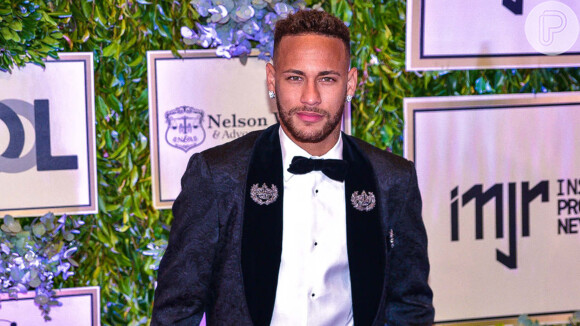 Neymar faz comentário inusitado em foto de blogueira: 'Pensei que tinha virado Power Ranges'