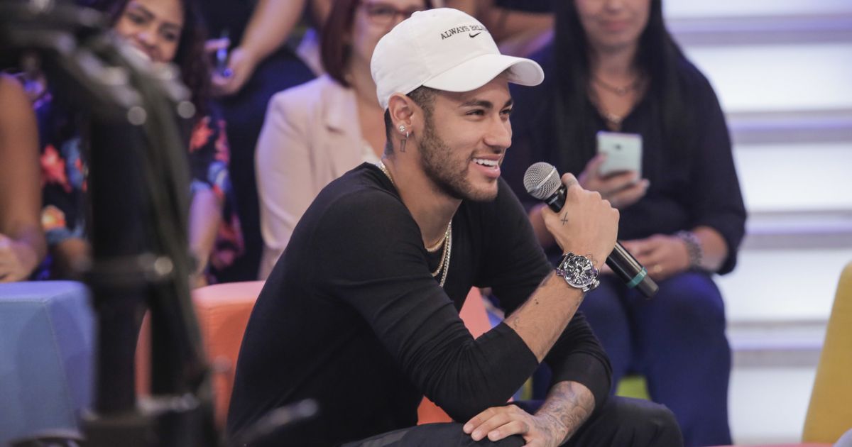 Neymar diverte a web com comentário inusitado em foto da influenciadora Virgínia, de 19 anos