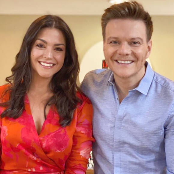 Thais Fersoza canta e dança coladinha com Michel Teló em nova live