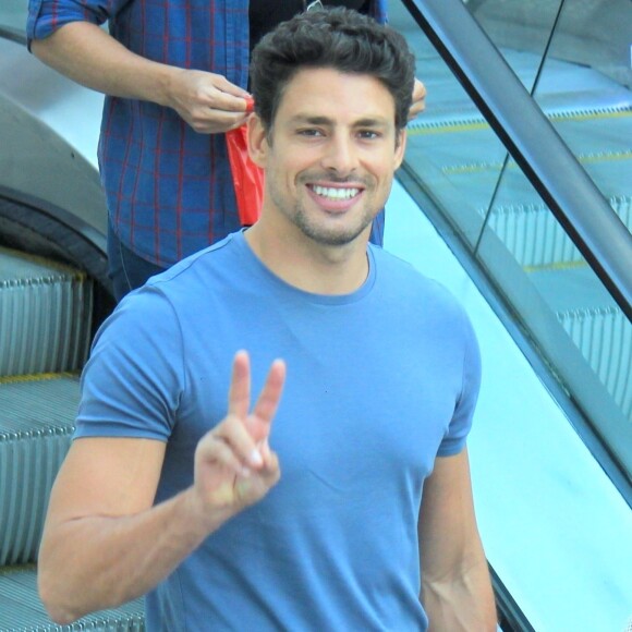 Cauã Reymond falou sobre rotina com a filha na quarentena