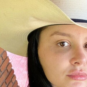 De top, Maraisa mostrou barriga seca em foto sem maquiagem