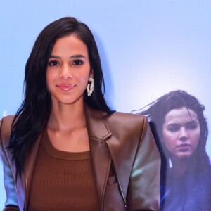 Bruna Marquezine desabafa: 'Toda mulher se sente pressionada pela sociedade para estar no padrão. Eu sofria muito com isso. Sempre me cobrei muito'