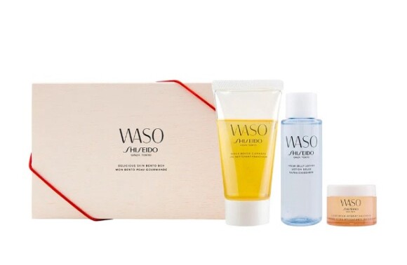O kit da Shiseido vem com três produtos para cuidar da pele