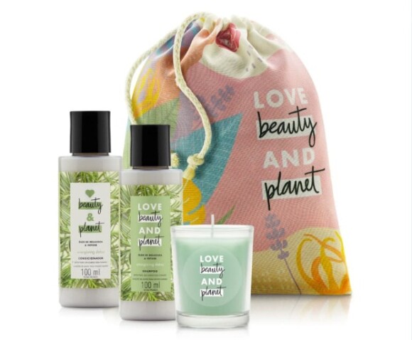 Os kits da Love Beauty and Planet têm produtos para cabelo e pele, além de acessórios exclusivos