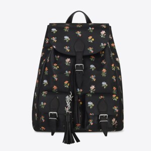 Bruna Marquezine colocou em doação a mochila de couro preta 'Flower Festival', da Saint Laurent, e o lance já ultrapassa R$ 22 mil