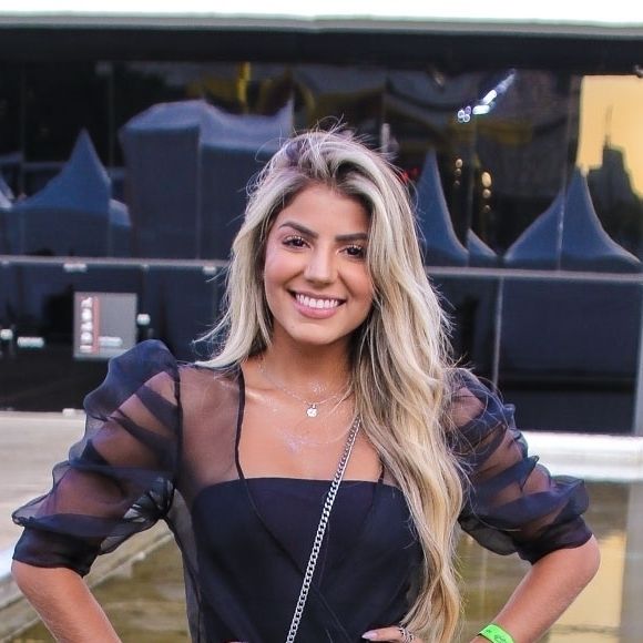 Hariany Almeida se declarou ao namorado, DJ Netto, após ser pedida em namoro oficialmente: 'Muito obrigada por me fazer tão bem, você tira os meus melhores sorrisos, me acalma'