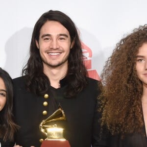 Anavitória e Tiago Iorc ganharam o Grammy Latino em 2017 com a música 'Trevo'