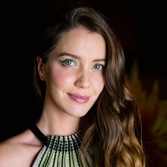 Nathalia Dill revela gravidez do primeiro filho com o noivo, Pedro Curvello