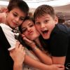 Isabelli Fontana é mãe de Zion, de 11 anos, de seu relacionamento com o modelo Álvaro Jacomessi, e de Lucas, de 7, do casamento com Henri Castelli
