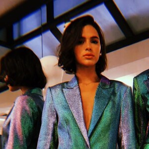 Bruna Marquezine possui corte de cabelo estilo bob blunt