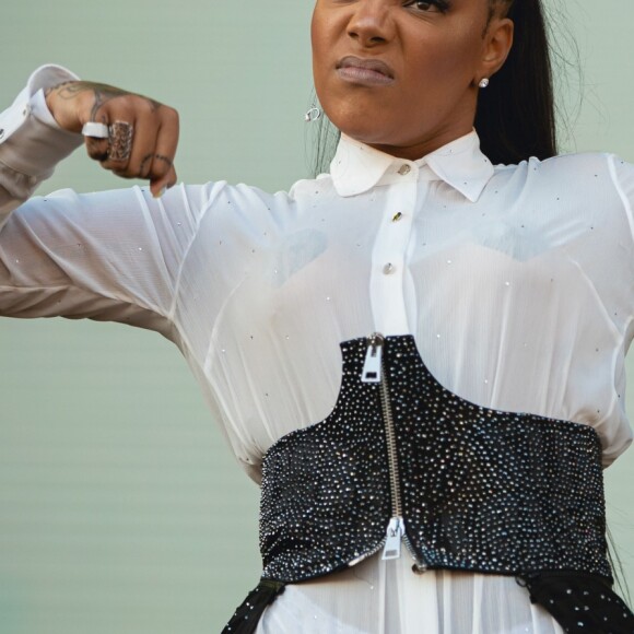 Ludmilla rebate Samantha Schmütz: 'Não acredito que seu comentário desmerecendo meu trabalho e minha trajetória - que é de muita superação - vá ajudar nisso'