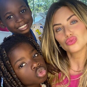 Giovanna Ewbank comemora 7 anos da filha, Titi, com festa em casa, em 20 de junho de 2020