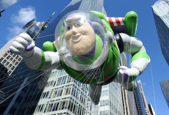 O grande balão do Buzz Lightyear, personagem do filme 'Toy Story'