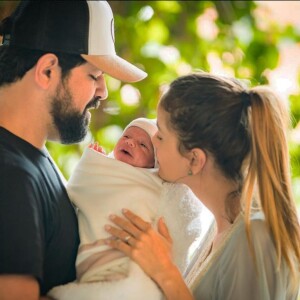 Sorocaba postou uma foto com a mulher, Biah Rodrigues, e o filho, Theo