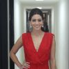 Carol Castro usa vestido vermelho longo na 36ª edição do Prêmio Profissionais do Ano, em São Paulo, em 29 de outubro de 2014