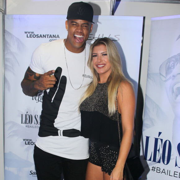 Léo Santana e Lorena Improta estão dividindo o mesmo teto