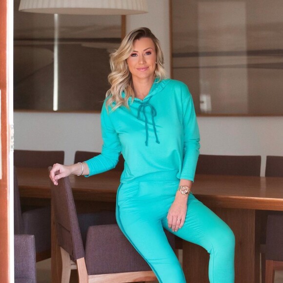 Ana Paula Siebert é fã de looks confortáveis para ficar em casa com Vicky