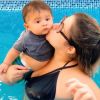 Marília Mendonça curte piscina com filho, Léo, neste sábado, 11 de julho de 2020