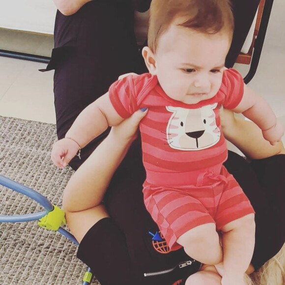 Marília Mendonça divide rotina maternal com os seguidores
