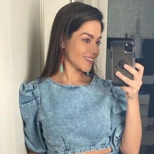 Thais Fersoza valoriza corpo em look all jeans