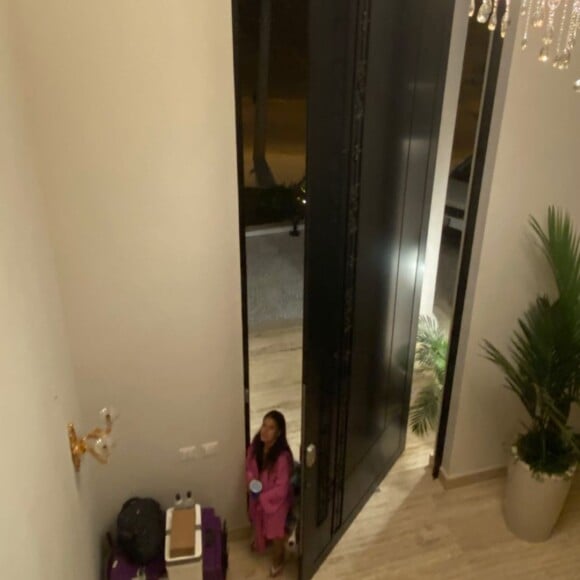 Dupla de Simaria, Simone diverte o marido ao ser comparada com porta