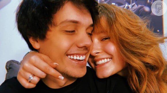 Larissa Manoela e Leo Cidade comemoraram mais um mês de namoro: 'Bobos um pelo outro! Te amo!'