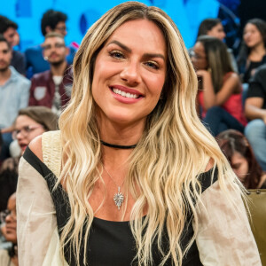 Giovanna Ewbank aparece no Instagram de look de dormir após nascimento do filho