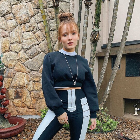 Larissa Manoela tem se ocupado ao máximo na quarentena