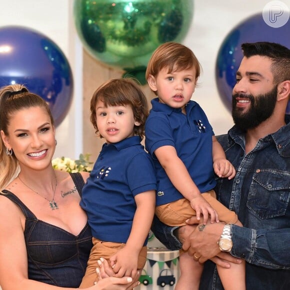 Andressa Suita mostrou fotos com os filhos, Samuel e Gabriel, e Gusttavo Lima no aniversário de 2 anos do caçula