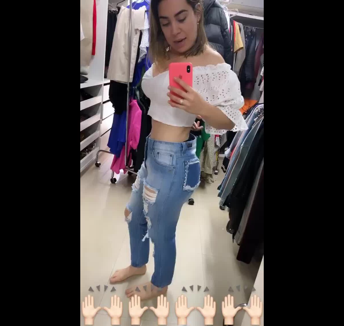 Vídeo: Naiara Azevedo mostra calça larga na cintura em vídeo - Purepeople