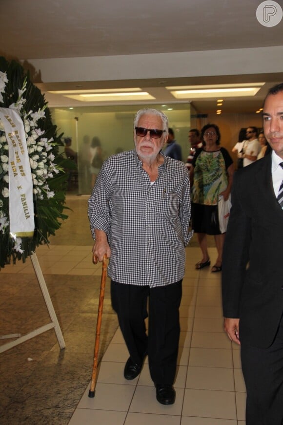 Manoel Carlos vai ao velório do filho de Manoel Carlos, no Rio