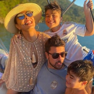 Filhos de Juliana Paes, Pedro e Antônio possuem 9 e 7 anos, respectivamente