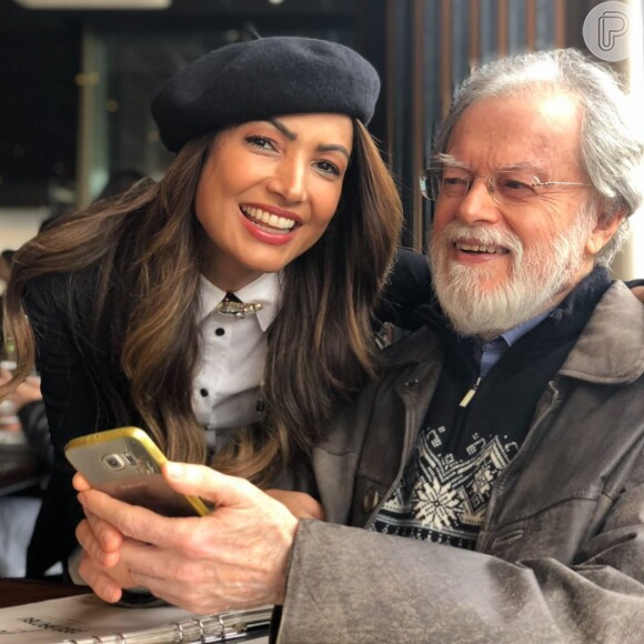 Patricia Poeta apareceu com o pai em foto neste domingo, 9 de agosto de 2020