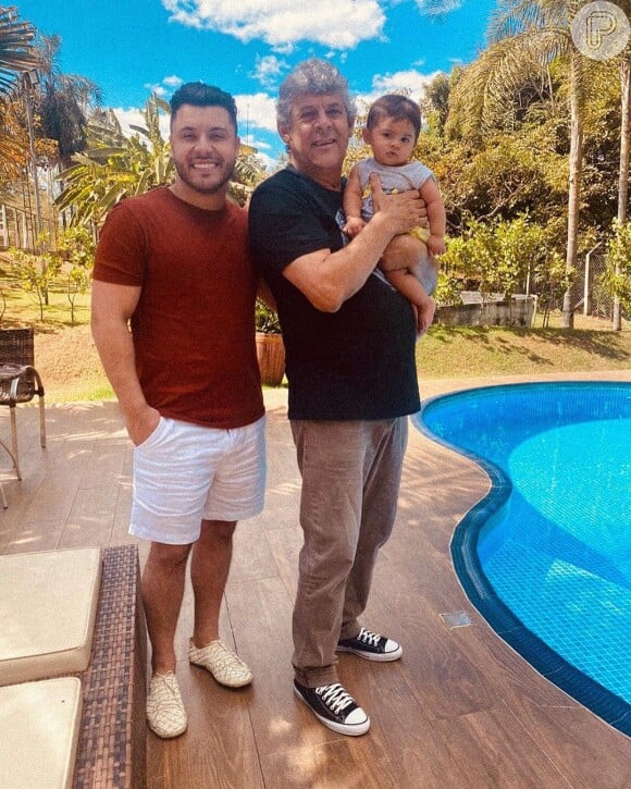 Filho de Murilo Huff e Marília Mendonça, Leo apareceu em foto com o pai e o avô paterno