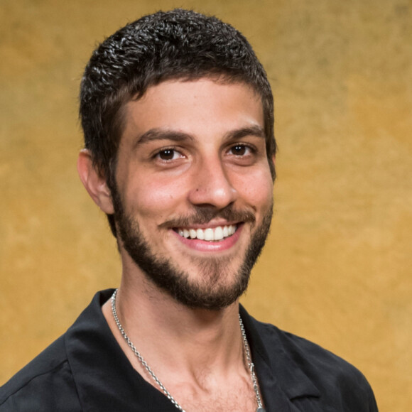 Chay Suede posta nova foto com a filha, Maria, de sete meses