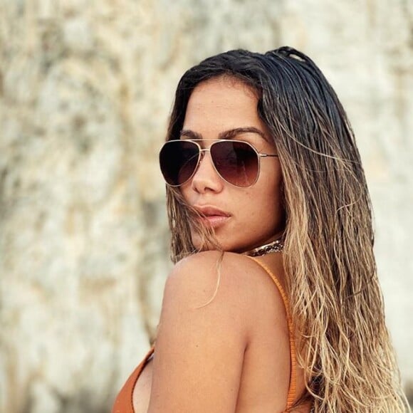 Corpo definido de Anitta chama atenção de famosos na internet