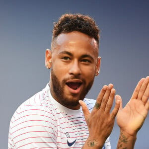 Neymar teve papel importante na vitória do Paris Saint-Germain sobre o RB Leipzig