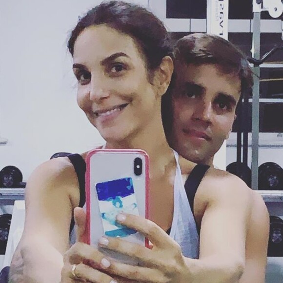 Ivete Sangalo pondera sobre sexo ter diminuído na quarentena: 'mas na hora que a casa cai é pedaço de madeira pra tudo que é lado'