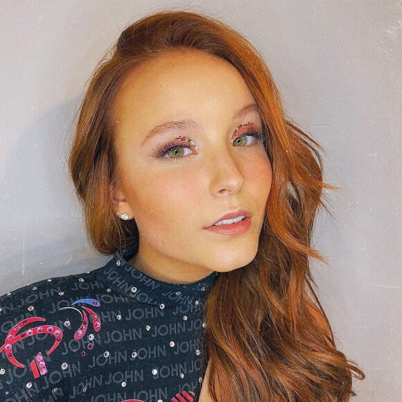 Larissa Manoela adora makes que valorizem o olhar