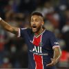 Neymar grita 'racismo no' após discussão com o espanhol Álvaro González
