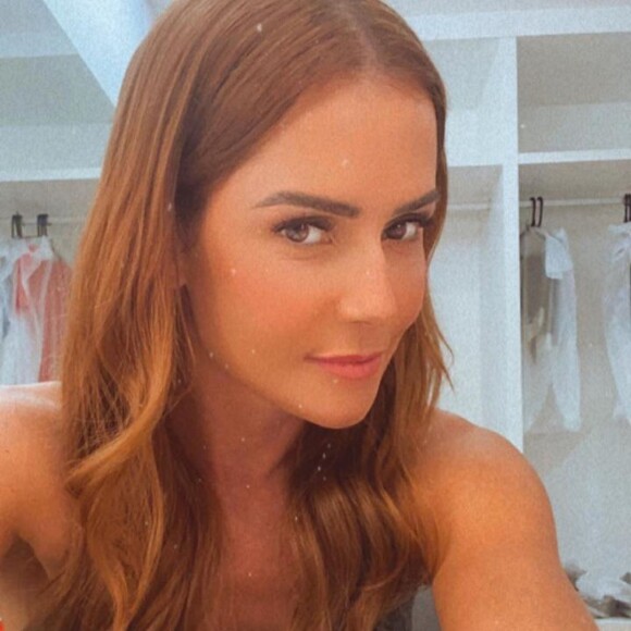 Deborah Secco aderiu ao programa de dieta de Mayra Cardi