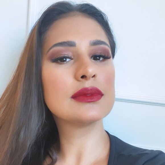 Simone, da dupla com Simaria, disse que a nova gravidez não está igual à outra 