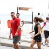 Ronaldo e sua namorada, Paula Morais, são flagrados caminhando no calçadão do Leblon, no Rio de Janeiro, em 2 de março de 2013
