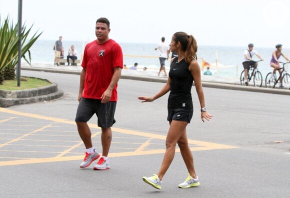 Ronaldo e Paula Morais tem sido flagrados juntos no Leblon, onde o ex-jogador tem uma cobertura