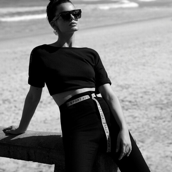 Camila Queiroz adota looks estilosos para treinar