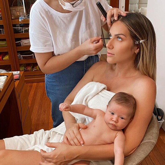 Giovanna Ewbank descreve movimentação em casa com filho caçula